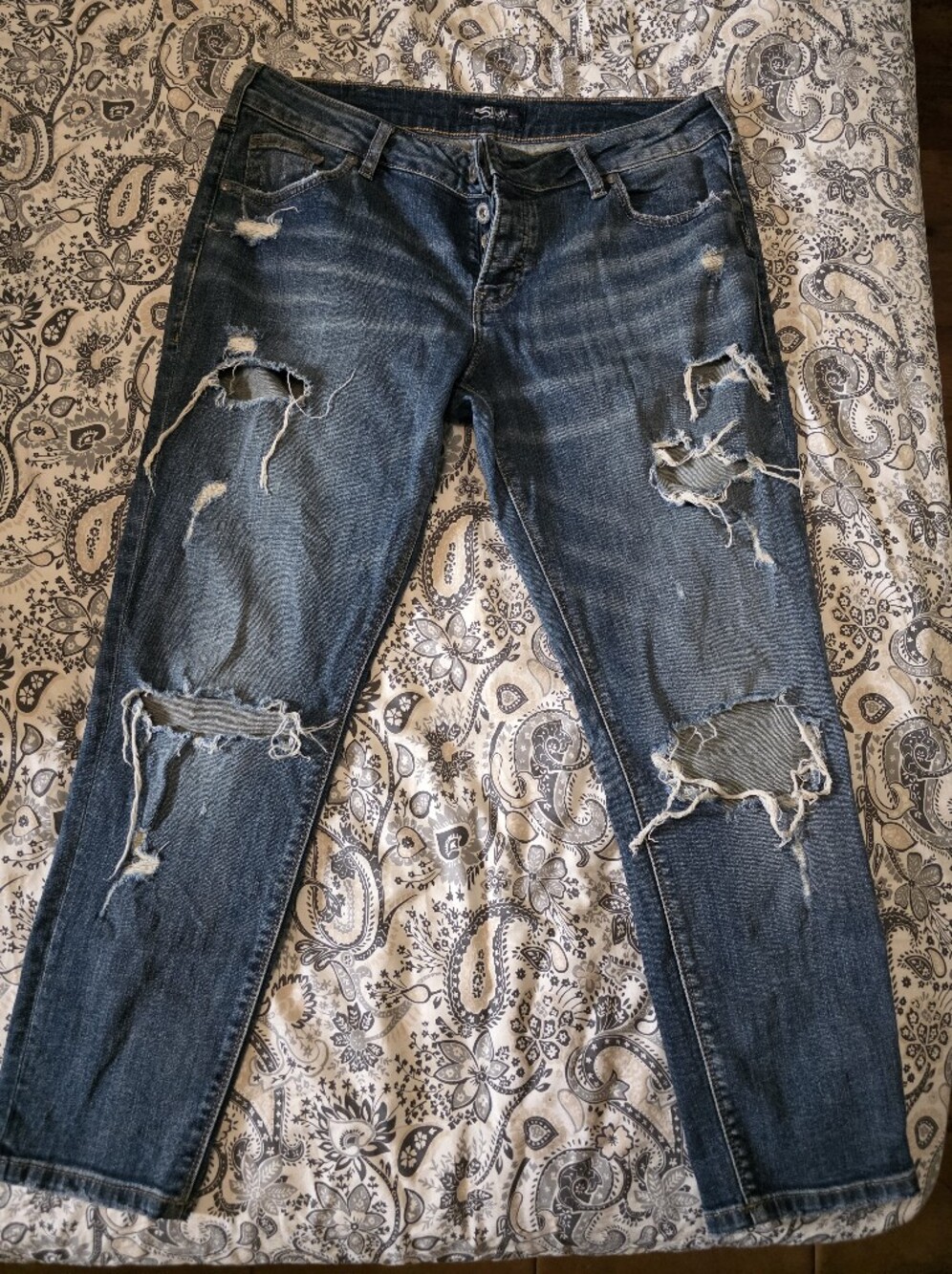 Silver Jeans Distressed Blue Ripped Cropped Jeans